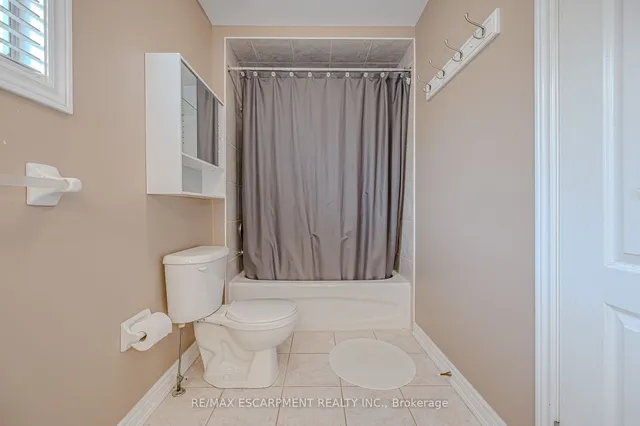 Additional image 32 of 76 Moorland Cres