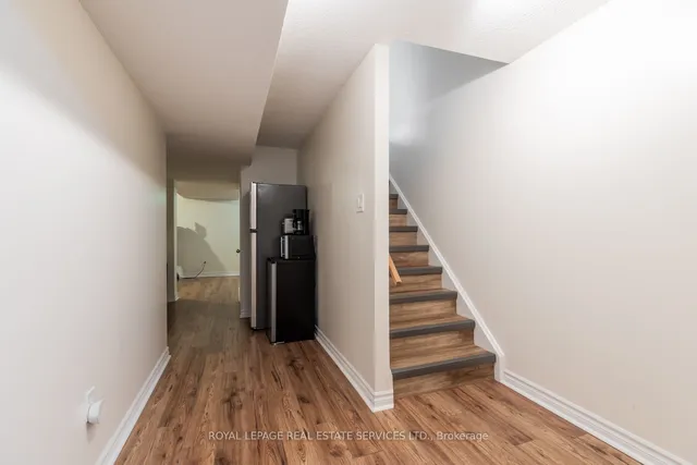 Additional image 17 of 2004 Glenada Cres Unit 24