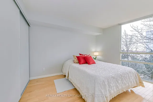 Additional image 23 of 50 Eglinton Ave Unit 403