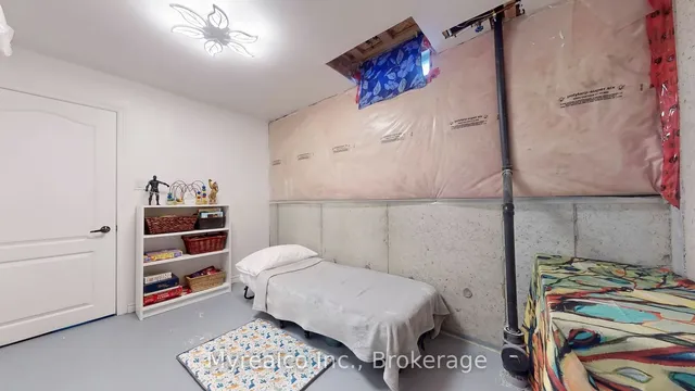 Additional image 32 of 33 Windflower Rd