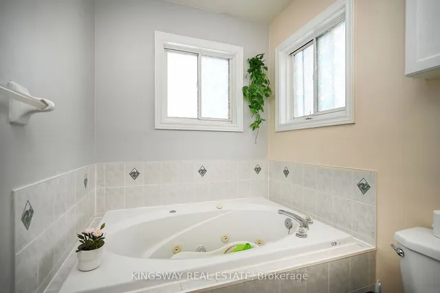 Additional image 20 of 918 Khan Cres