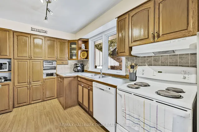 Additional image 15 of 405 Broadway Ave