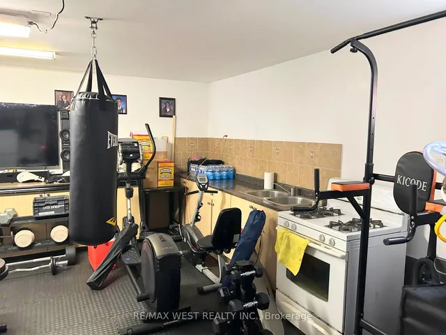 Additional image 27 of 9 Sledman St