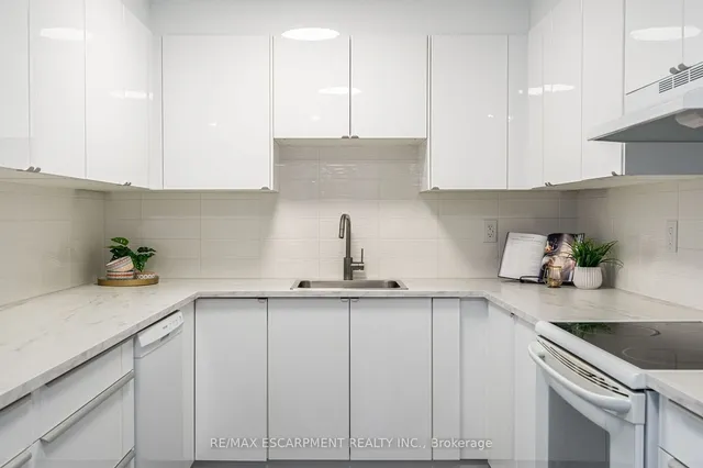 Additional image 10 of 1050 Falgarwood Dr Unit 125