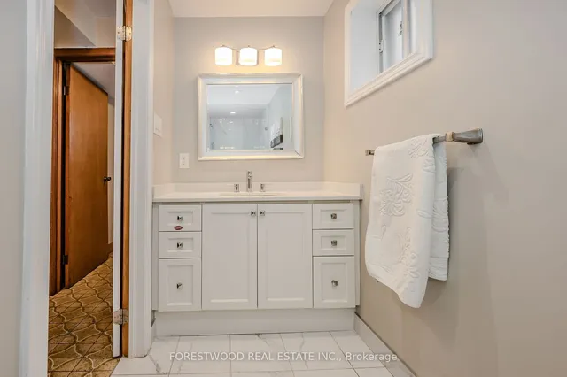 Additional image 23 of 924 Lovingston Cres