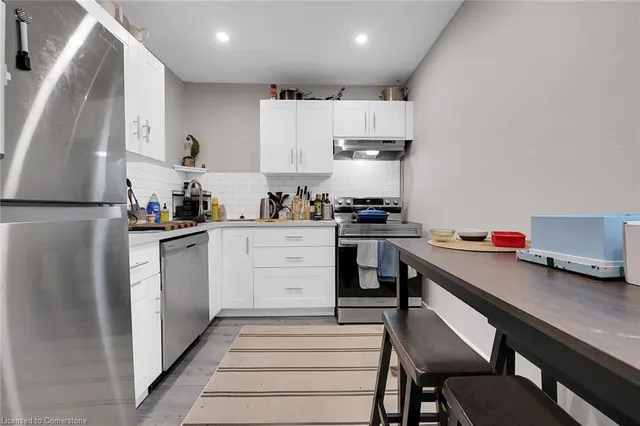 Additional image 19 of 76 Wellington St N/S St