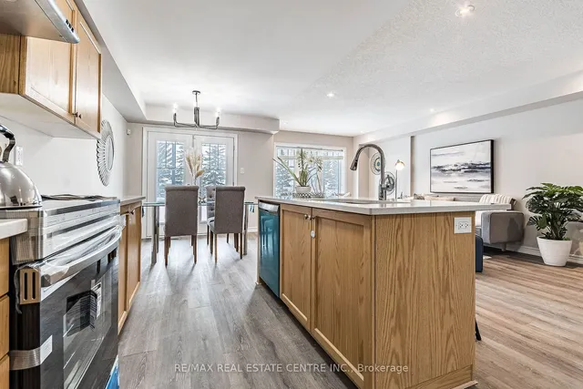 Additional image 14 of 10 Utter Pl