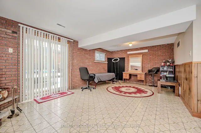 Additional image 25 of 924 Lovingston Cres