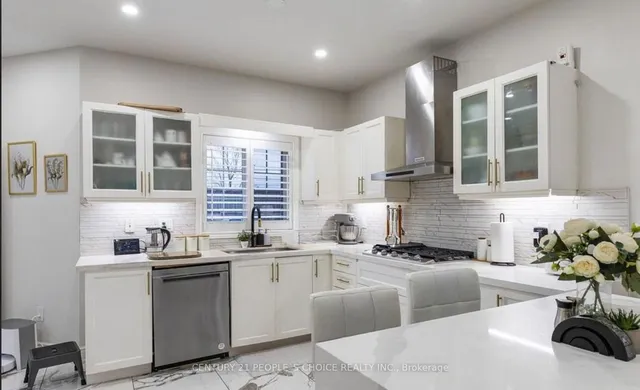 Additional image 14 of 6993 Amour Terr