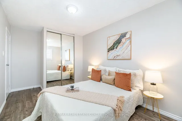 Additional image 23 of 43 Markham Cres