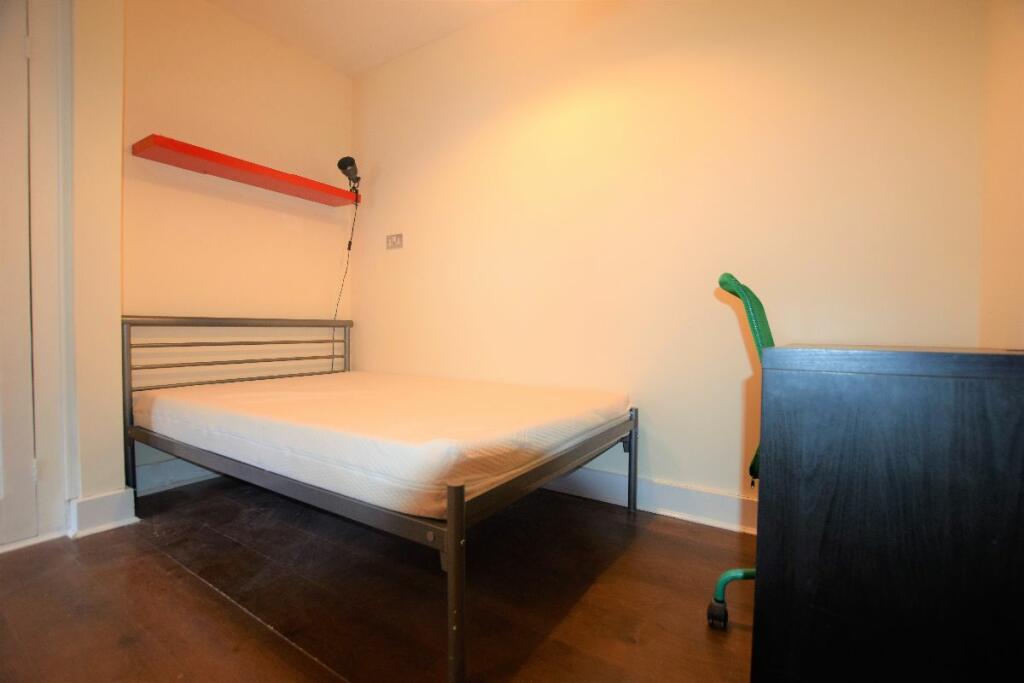 Additional image 17 of 16 Guildford Road