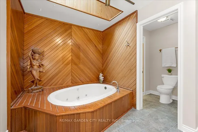 Additional image 11 of 34 Acredale Dr