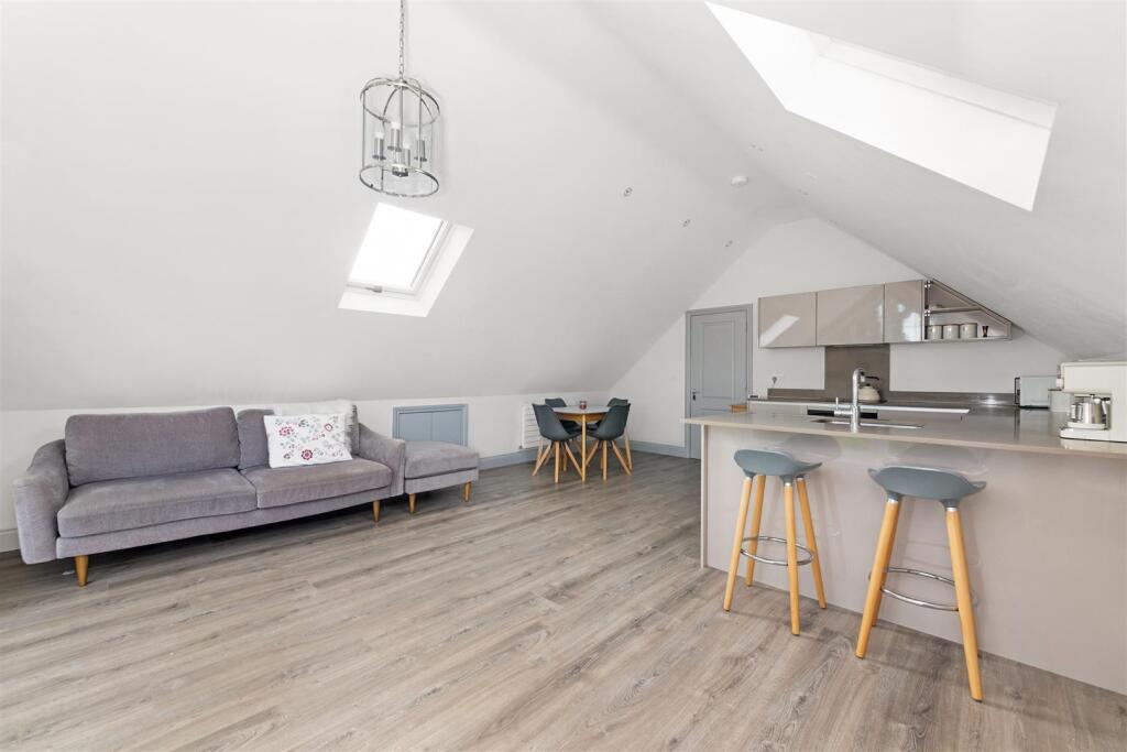 Additional image 5 of Woodcote Valley Road, Purley