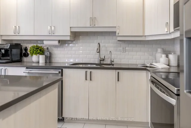 Additional image 9 of 302 Jean Landing