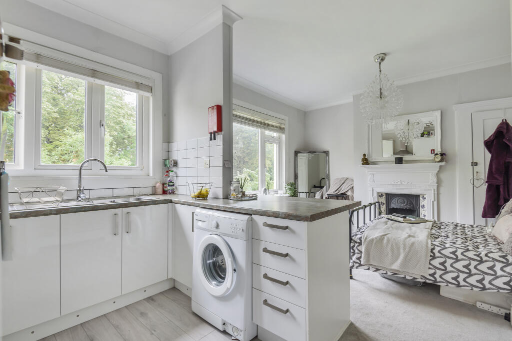 Additional image 3 of Flat 3, 5 Dale Road, Purley, CR8 2ED