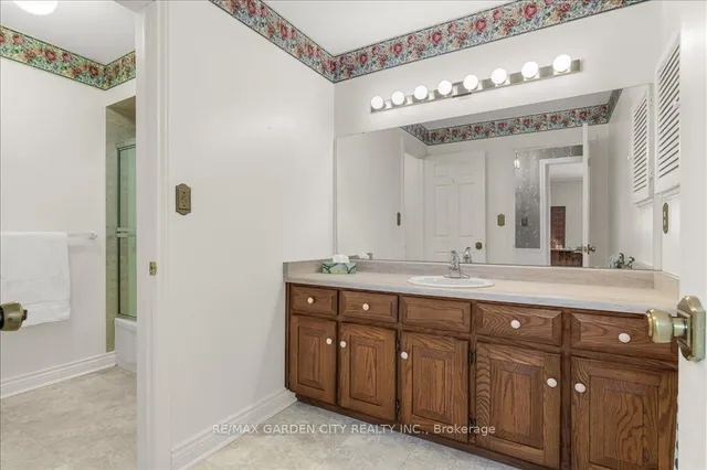 Additional image 27 of 34 Acredale Dr