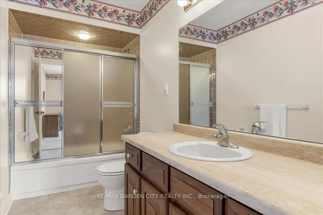 Additional image 30 of 34 Acredale Dr