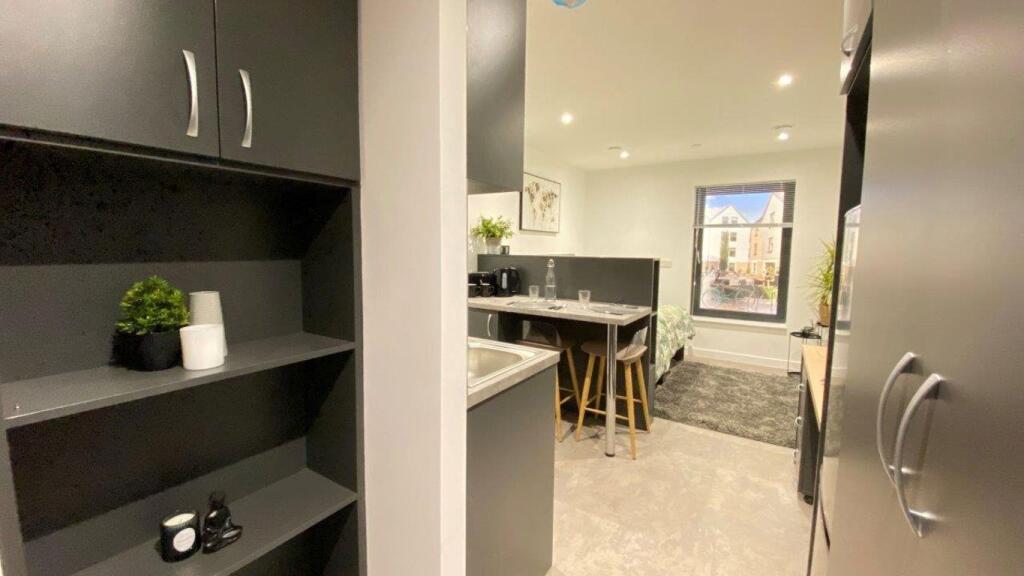 Additional image 2 of 8 Griffin Westgate One: 3675