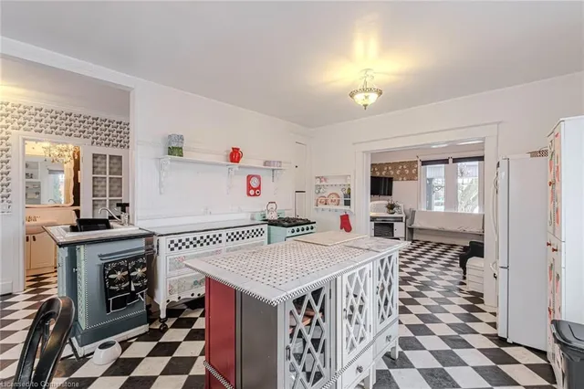 Additional image 21 of 62 East 23rd St