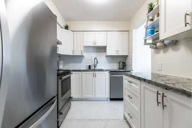 Additional image 16 of 2004 Glenada Cres Unit 24