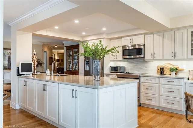 Additional image 20 of 442 Maple Ave Unit 604