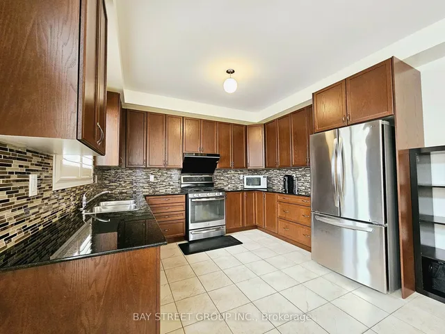 Additional image 9 of 1429 Laurier Ave