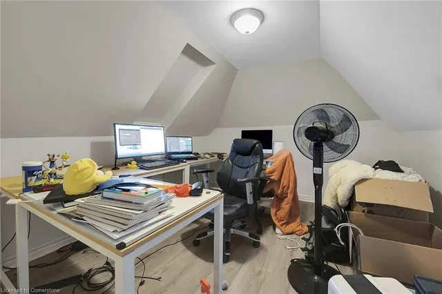 Additional image 32 of 76 Wellington St N/S St