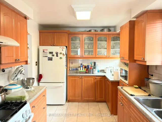 Additional image 11 of 9 Sledman St