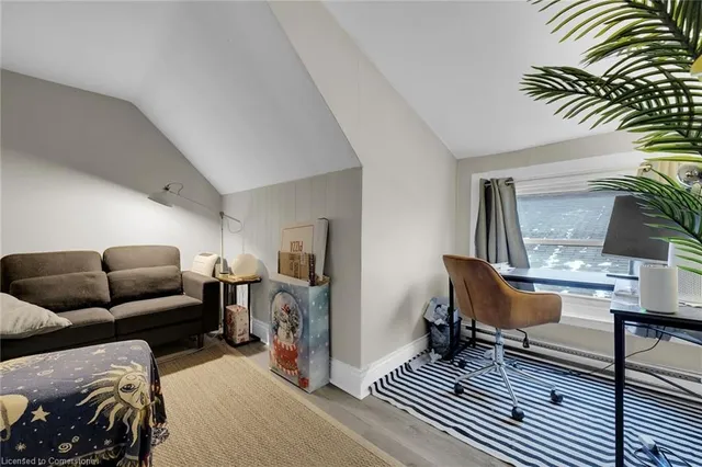 Additional image 33 of 76 Wellington St N/S St