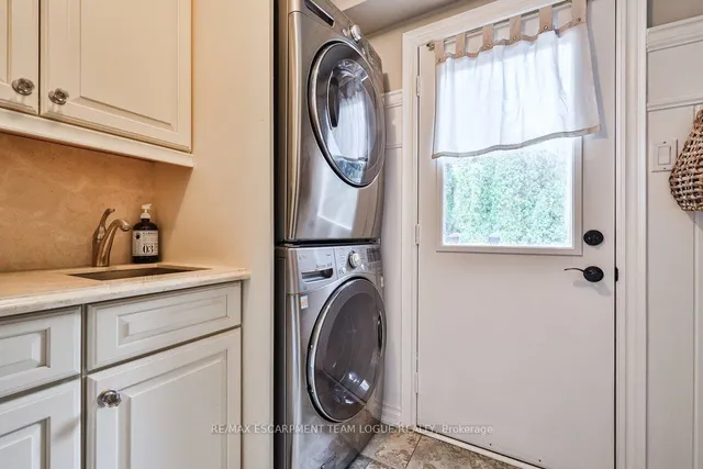 Additional image 18 of 2215 Vista Dr