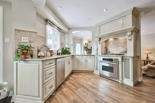 Additional image 12 of 2215 Vista Dr