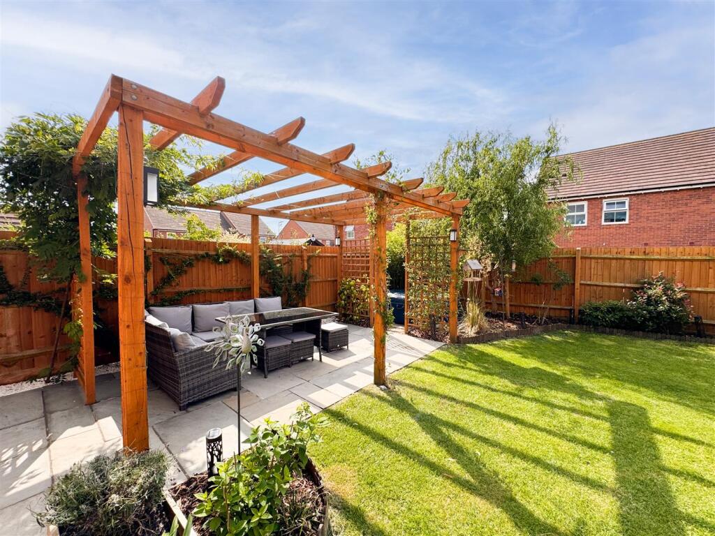 Additional image 22 of Meadow Drive, Long Itchington, Southam