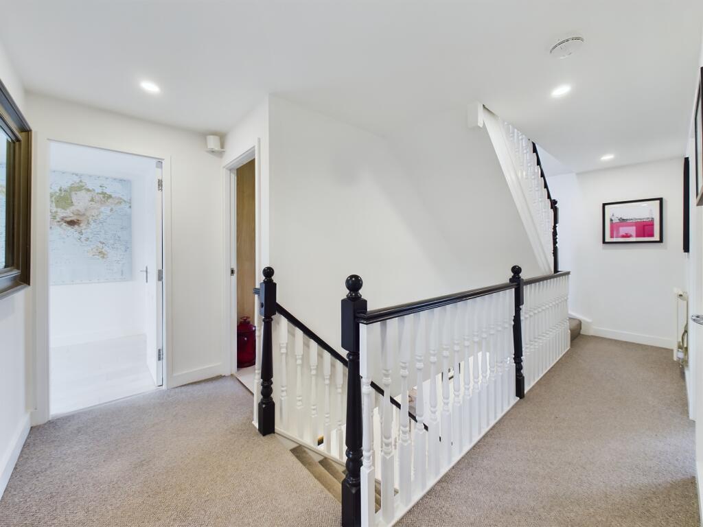 Additional image 20 of Persian Close, City Point