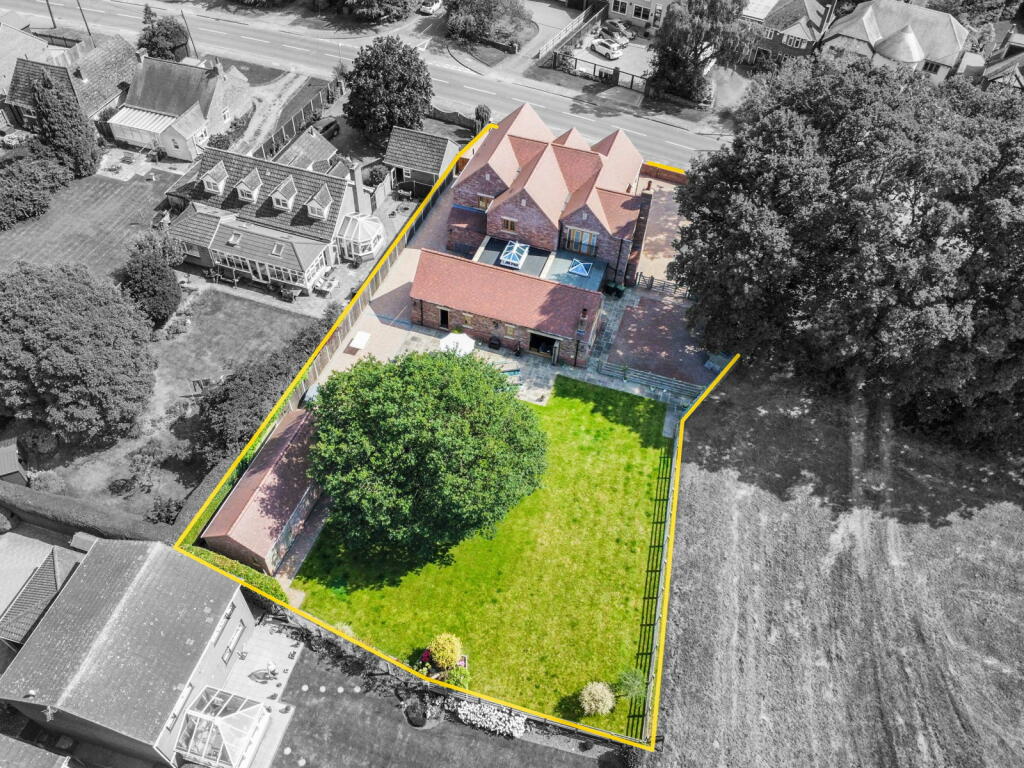 Additional image 4 of Luxury Home On Weston Lane, Bulkington, CV12 9RX