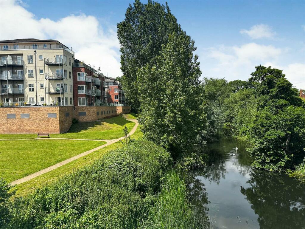 Additional image 2 of Andrews Close, Warwick