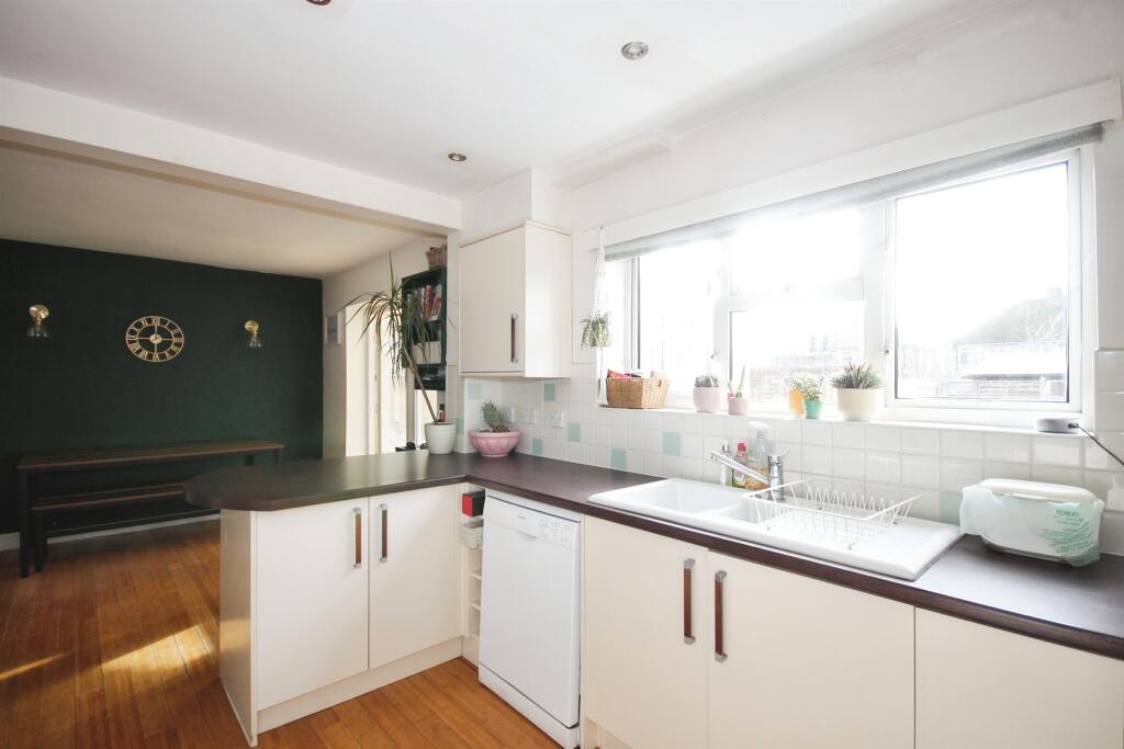 Additional image 5 of Dale Close, Warwick