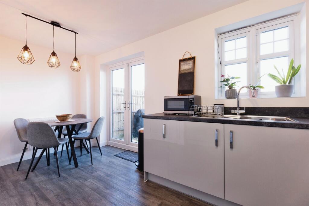 Additional image 2 of Woodhead Road, Warwick