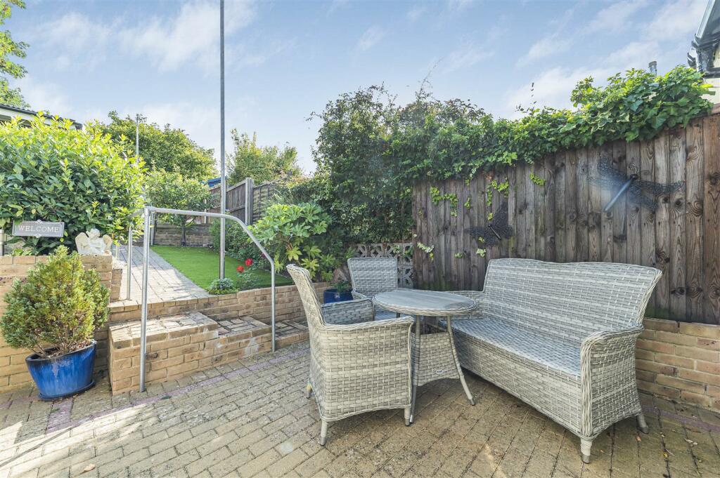 Additional image 12 of Castlefields, Istead Rise, Gravesend