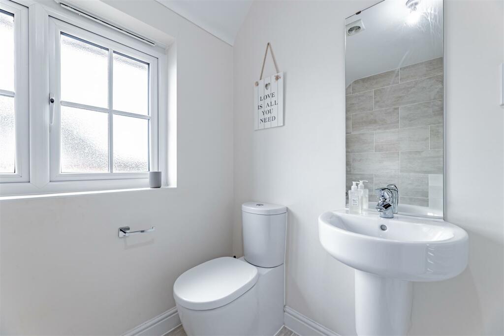 Additional image 15 of Immaculate detached Redrow property on prized cul-de-sac