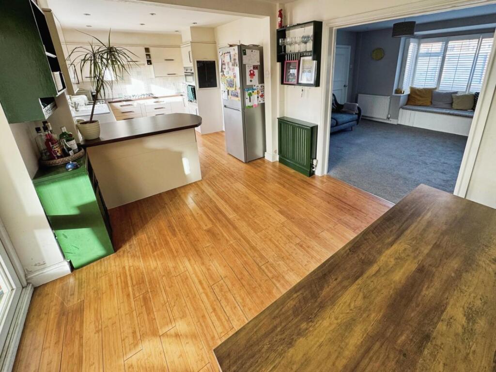 Additional image 5 of Dale Close, Warwick