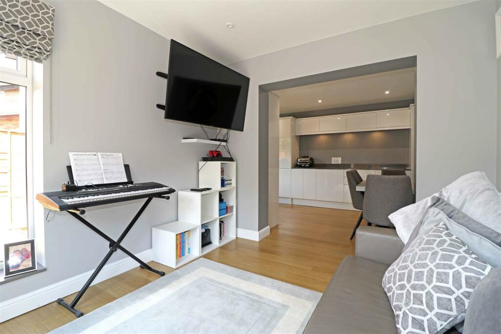 Additional image 9 of Saumur Way, Warwick