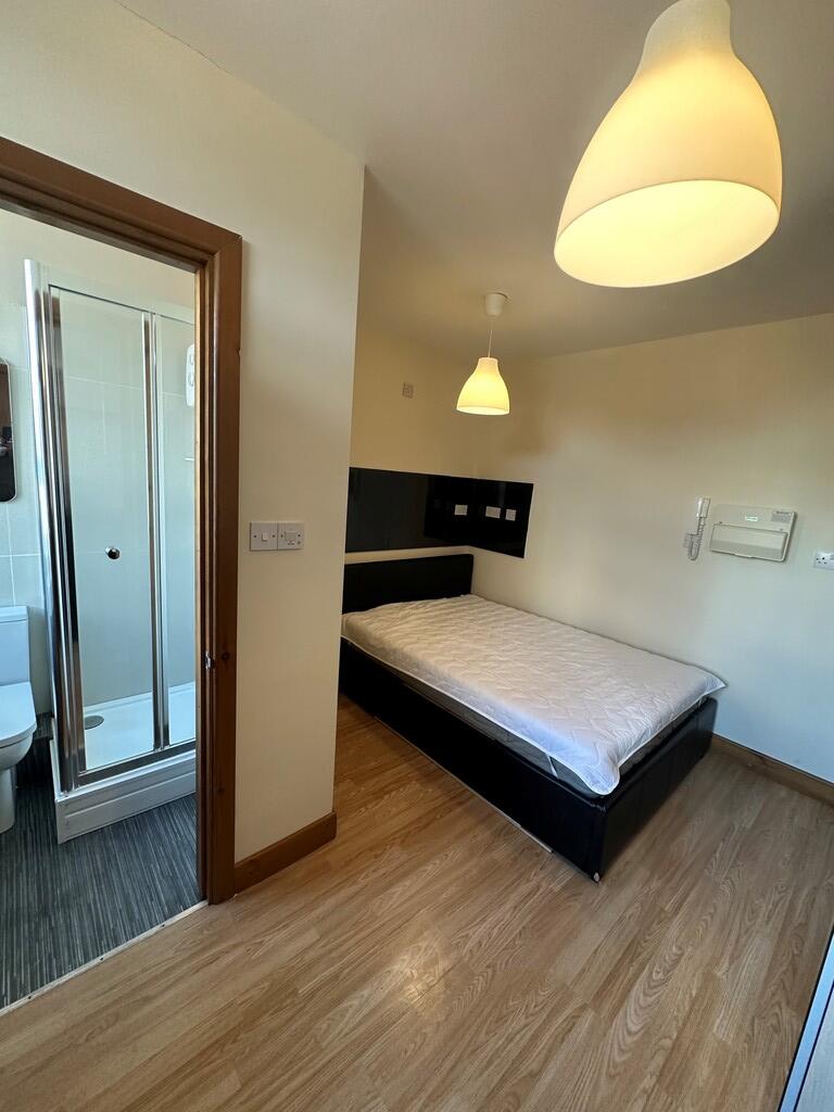 Additional image 2 of Queens Road Room 15