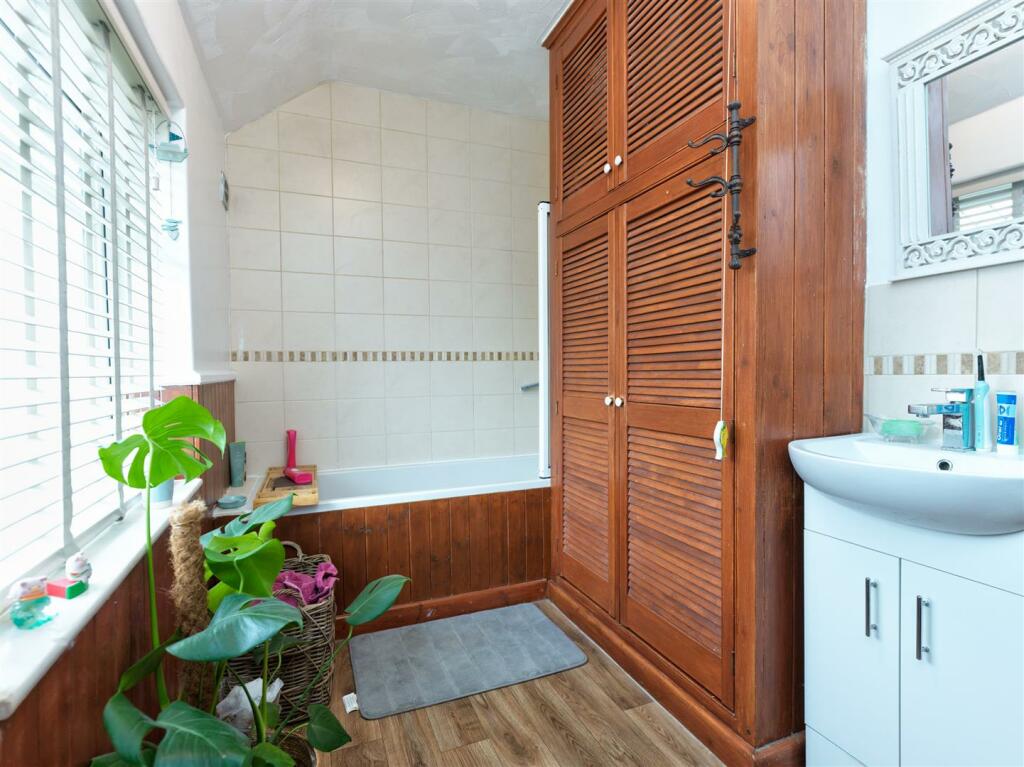 Additional image 20 of Chestnut Avenue, Shavington, Cheshire