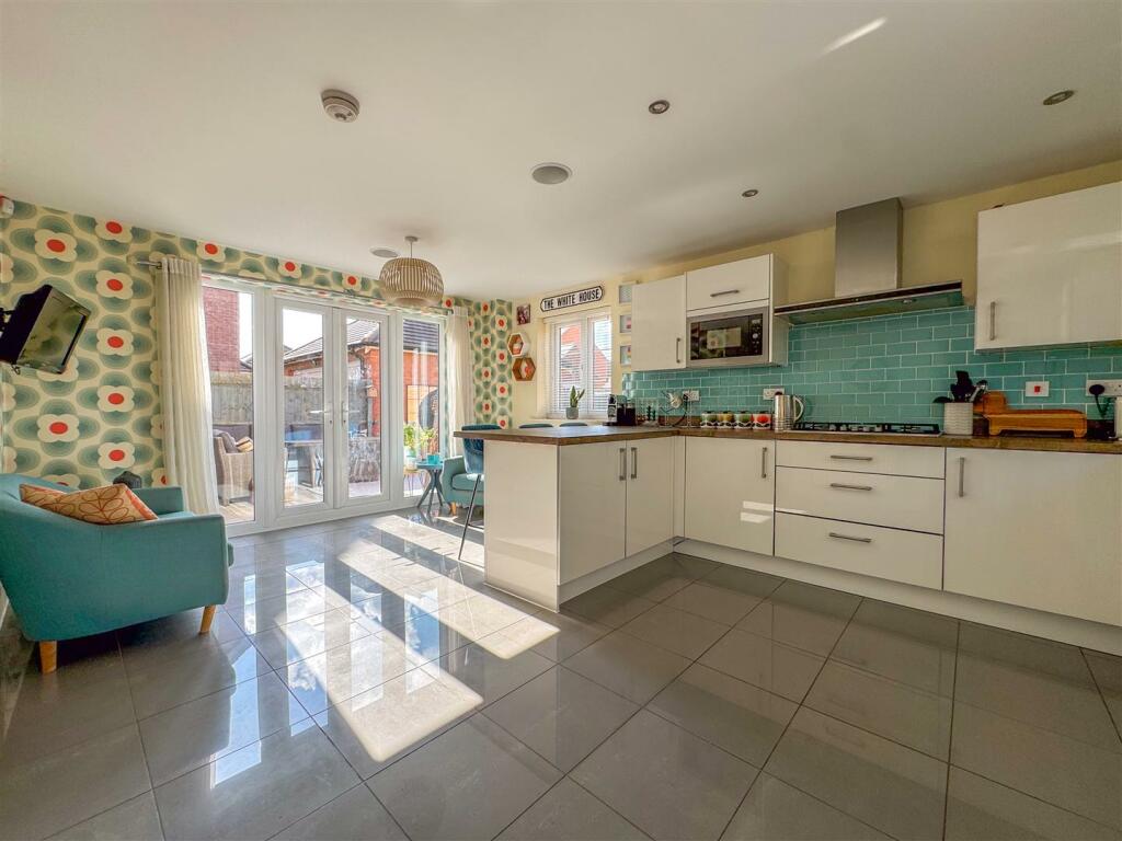 Additional image 4 of Weft Way, Off The Long Shoot