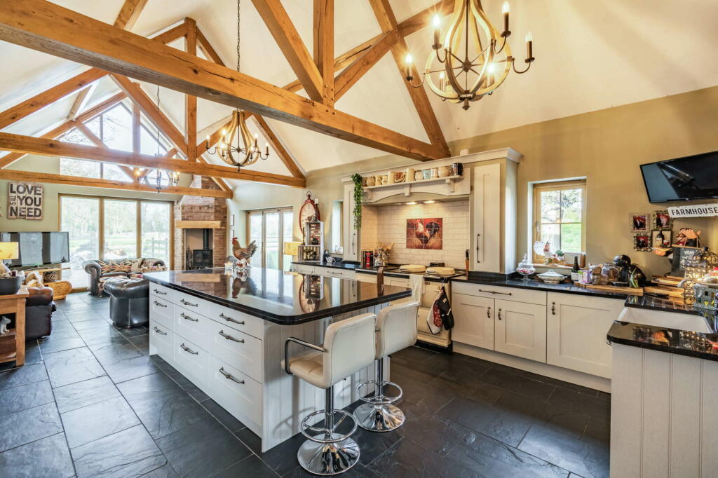 Additional image 18 of Luxury Home On Weston Lane, Bulkington, CV12 9RX