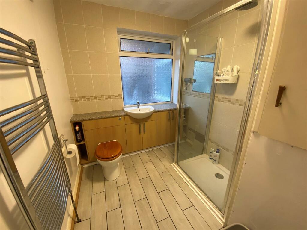 Additional image 20 of Lakin Road, Warwick