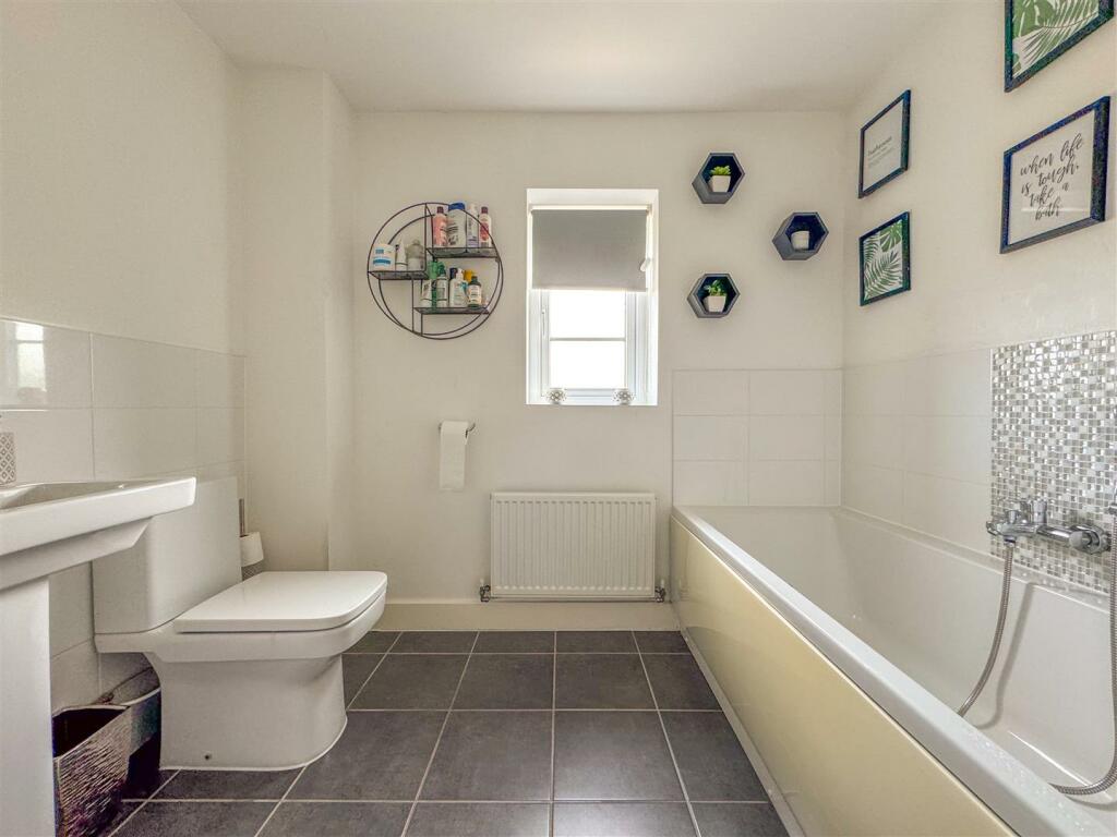 Additional image 18 of Weft Way, Off The Long Shoot