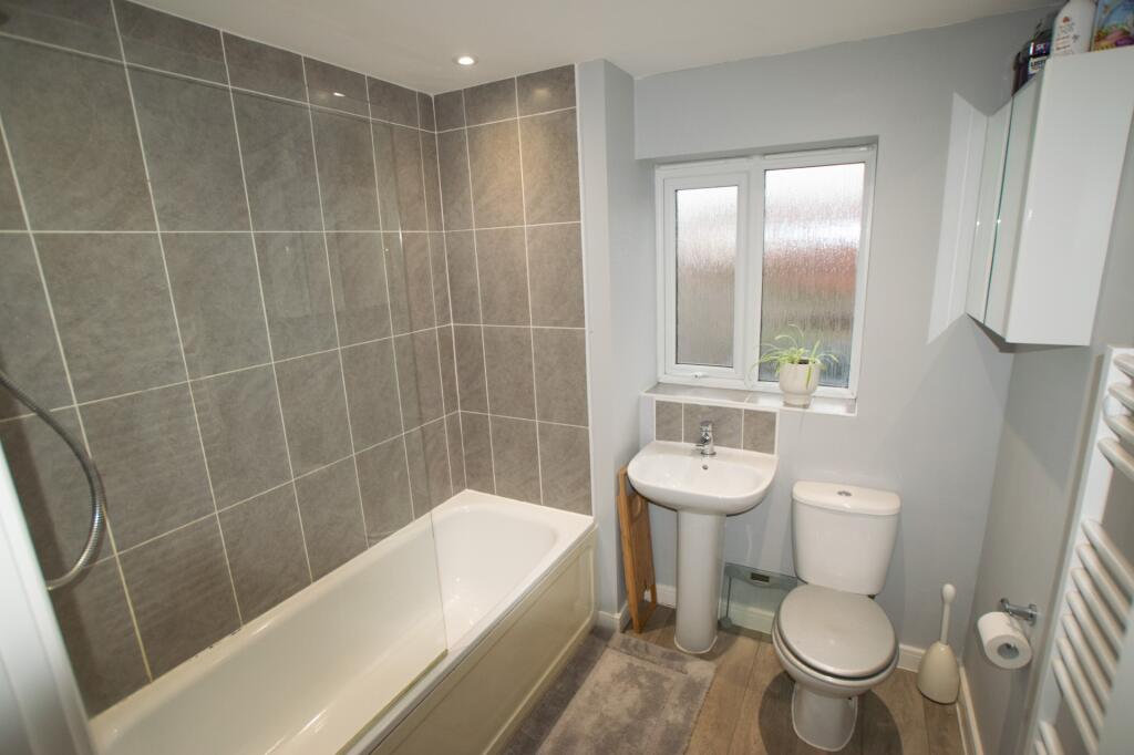 Additional image 11 of Randall Close, Warwick