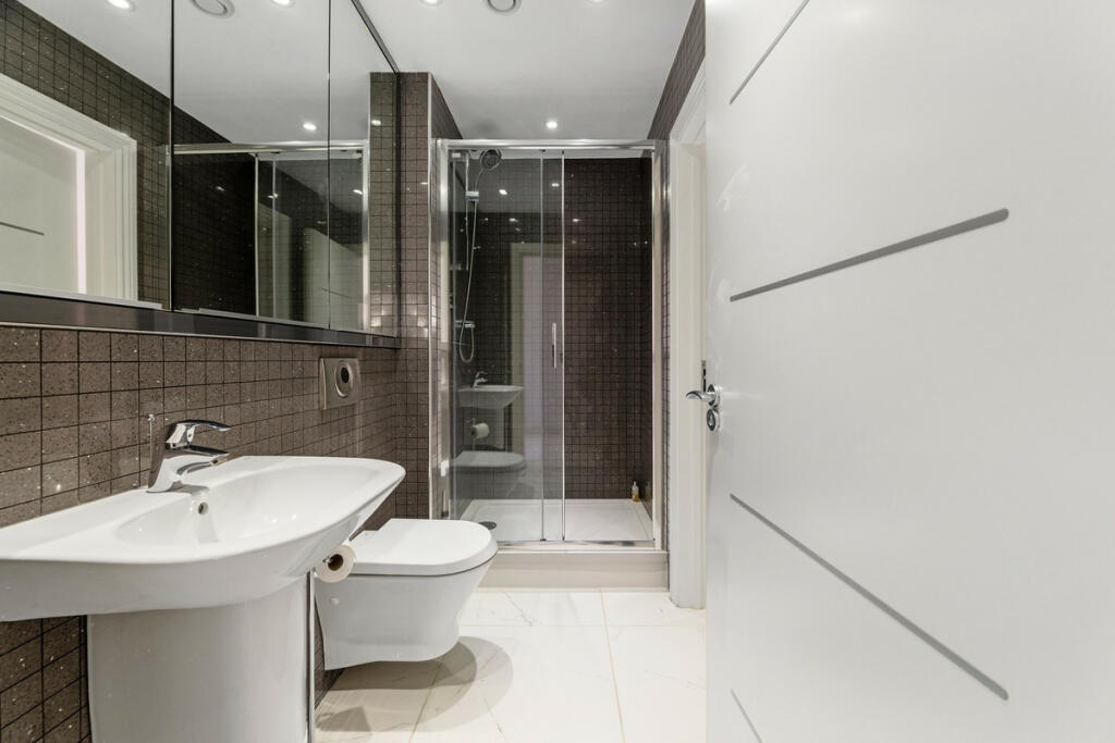 Additional image 30 of Parade, Leamington Spa, Warwickshire CV32 4DG