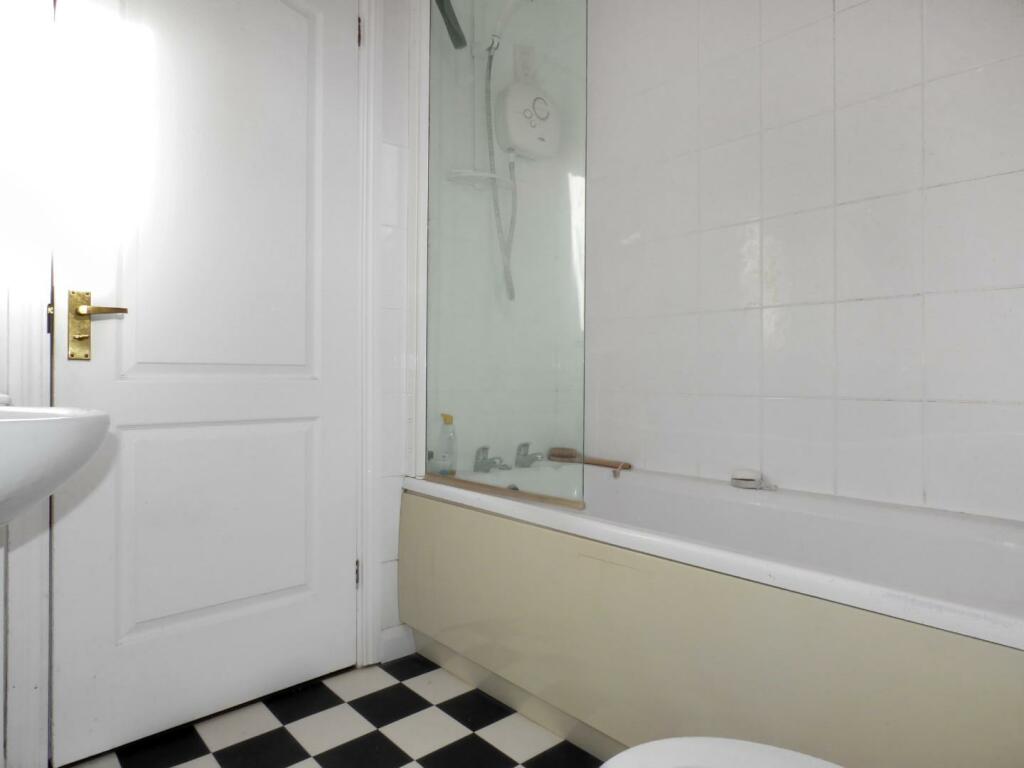 Additional image 10 of Lock Close, Stratford-upon-Avon